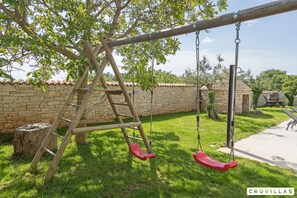 House, Smoking | 5 bedrooms - Ive in Orbani i With 5 Bedrooms and 2 Bathrooms (Marcana)