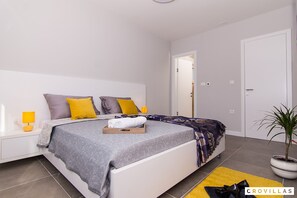 5 bedrooms - Kastel Two in Ka tel Kambelovac (Kastela)