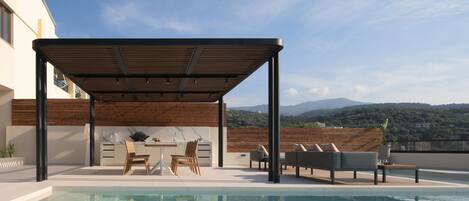 Piscina a l'aire lliure i piscina climatitzada