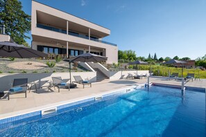 8 عدّة غرف نوم