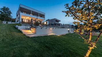 8 habitaciones
