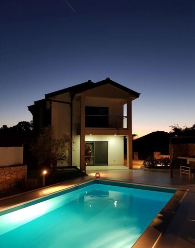 Ulika in Dobrinj - Kras