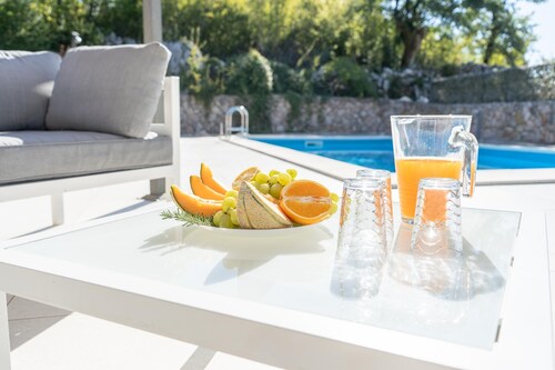 Ulika in Dobrinj - Kras