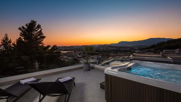 Unclassified image, 1 of 72, button - 9 in Podstrana With 5 Bedrooms and 5 Bathrooms (Podstrana)