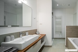 House, Smoking | 6 bedrooms - Acadia C in Slatine With 6 Bedrooms and 6 Bathrooms (Split)
