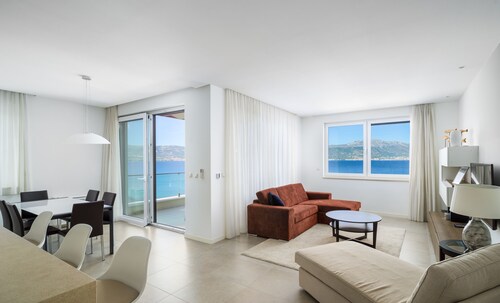 Acadia C in Slatine With 6 Bedrooms and 6 Bathrooms