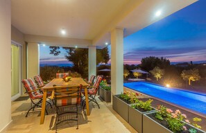 Villa | 4 bedrooms - Roko in Malinska With 4 Bedrooms and 2 Bathrooms (Malinska-Dubasnica)