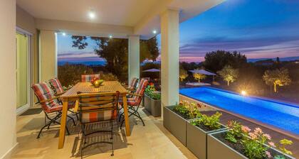 Roko in Malinska With 4 Bedrooms and 2 Bathrooms