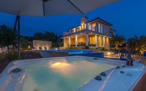 House, Smoking | 4 bedrooms - Roko in Malinska With 4 Bedrooms and 2 Bathrooms (Malinska-Dubasnica)