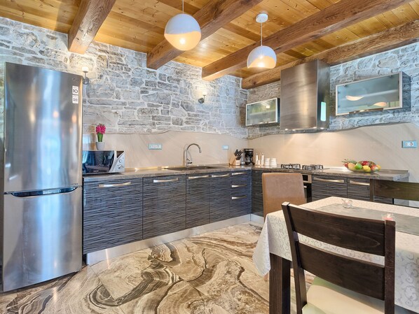 House, Smoking - Patrick in Pazin With 4 Bedrooms and 4 Bathrooms (Pazin)