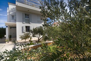Villa | 3 bedrooms - Lena in Vini e With 3 Bedrooms and 1 Bathrooms (Marina)