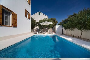 Villa | 3 bedrooms - Lena in Vini e With 3 Bedrooms and 1 Bathrooms (Marina)
