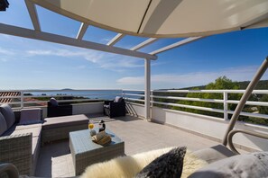 Villa | 3 bedrooms - Lena in Vini e With 3 Bedrooms and 1 Bathrooms (Marina)