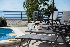 Villa | 5 bedrooms - Matic in Makarska With 5 Bedrooms and 4 Bathrooms (Makarska)