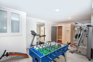 Villa | 5 bedrooms - Matic in Makarska With 5 Bedrooms and 4 Bathrooms (Makarska)