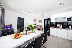 Villa | 5 bedrooms - Matic in Makarska With 5 Bedrooms and 4 Bathrooms (Makarska)