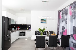 House | 5 bedrooms - Matic in Makarska With 5 Bedrooms and 4 Bathrooms (Makarska)