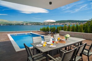 Villa | 6 bedrooms - More in Okrug Gornji (Okrug)