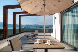 Villa | 6 bedrooms - More in Okrug Gornji (Okrug)