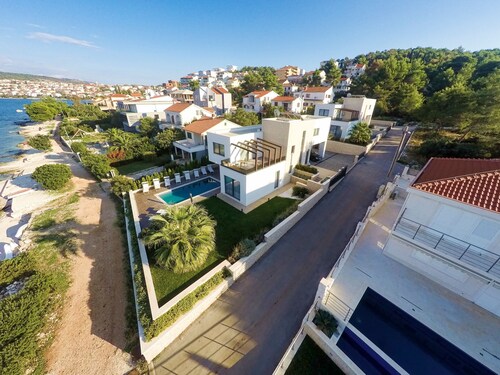 More in Okrug Gornji