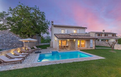 Seconda in Rojni i With 3 Bedrooms and 3 Bathrooms