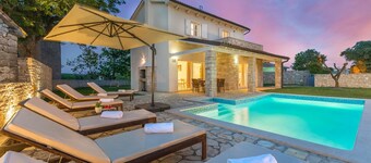 Seconda in Rojni i With 3 Bedrooms and 3 Bathrooms