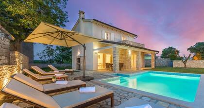 Seconda in Rojni i With 3 Bedrooms and 3 Bathrooms