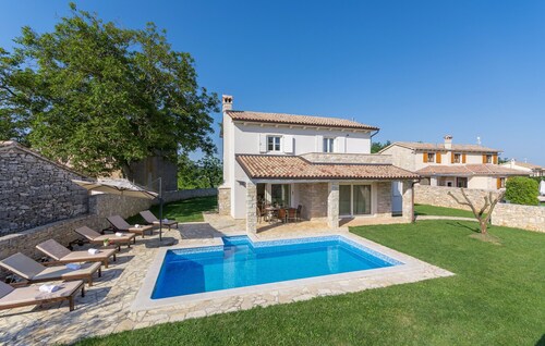 Seconda in Rojni i With 3 Bedrooms and 3 Bathrooms