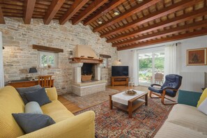 Villa | 4 bedrooms - Lipa in Krnica With 4 Bedrooms and 3 Bathrooms (Marcana)