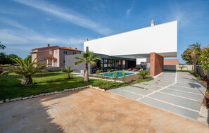 فيلا | 4 عدّة غرف نوم