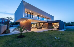 فيلا | 4 عدّة غرف نوم