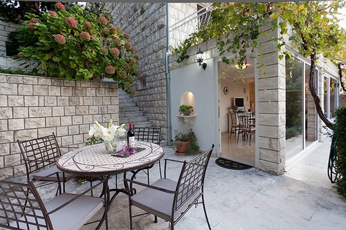 La Perla in Cavtat With 5 Bedrooms and 5 Bathrooms