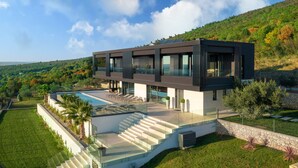 A modern two-story house with a swimming pool, large windows, and a view of the surrounding landscape. - Panoramica in Koroma no (Rasa)