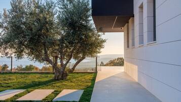 House, Smoking | 4 bedrooms