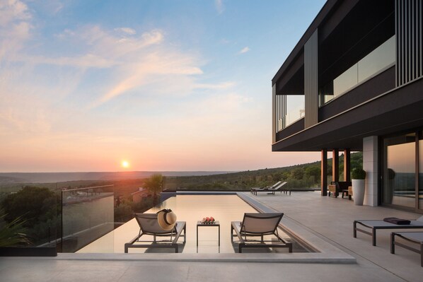 Villa, Smoking