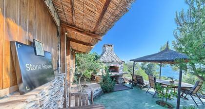 Stone in Murter With 1 Bedrooms and 1 Bathrooms