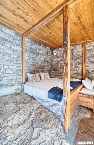 Stone in Murter With 1 Bedrooms and 1 Bathrooms