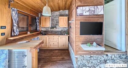 Stone in Murter With 1 Bedrooms and 1 Bathrooms