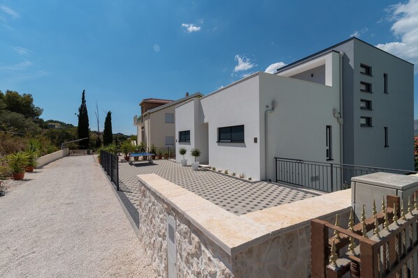Villa, Smoking
