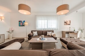 Maison, fumeur | 4 chambres