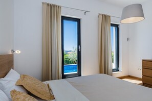 Villa | 4 bedrooms - Marina in Trogir With 4 Bedrooms and 4 Bathrooms (Trogir)