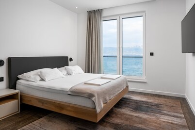 Acadia A in Slatine With 6 Bedrooms and 6 Bathrooms