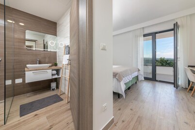 Althea in Ru i i With 4 Bedrooms and 4 Bathrooms