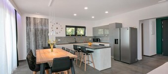 Althea in Ru i i With 4 Bedrooms and 4 Bathrooms