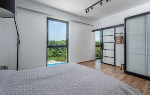 House, Smoking | 13 bedrooms
