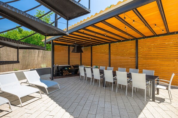 House, Smoking
