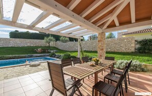 House, Smoking - Kvinta in Rojni i With 4 Bedrooms and 2 Bathrooms (Barban)