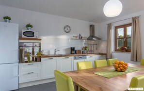 Villa | 4 bedrooms - Terca in Rojni i With 4 Bedrooms and 2 Bathrooms (Barban)