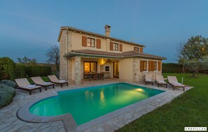 Villa | 4 bedrooms - Terca in Rojni i With 4 Bedrooms and 2 Bathrooms (Barban)