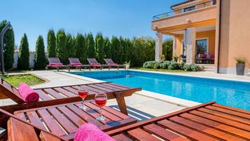 3 عدّة غرف نوم